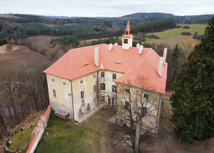 Dvur Bude Casa de hóspedes 3*